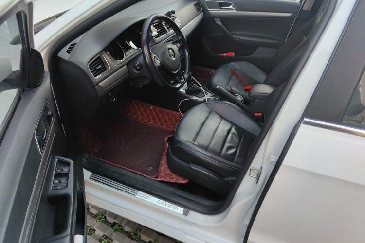 Used Volkswagen Lavida 2017 1.6L Automatic Comfort Edition
