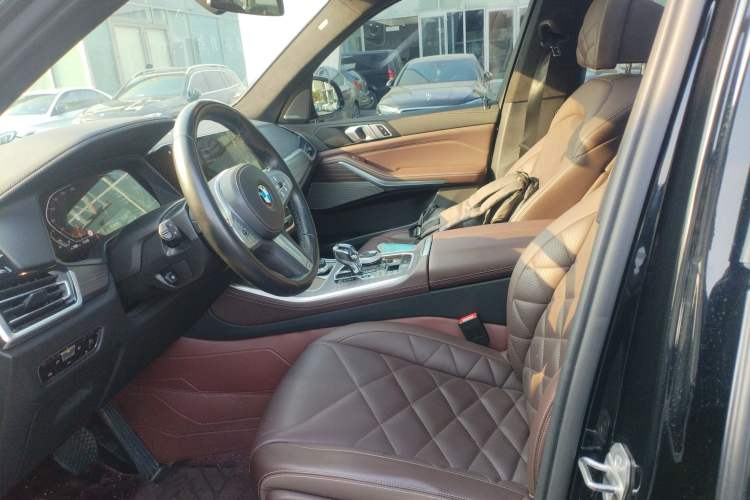 Used BMW X5 2022 xDrive 40Li M Sport Package Driver Seat