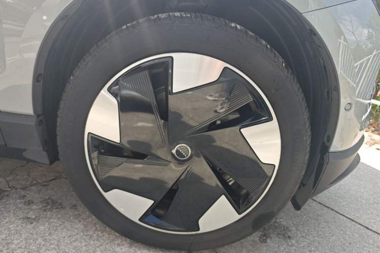 Used Volvo EX30 2025 Rear-Drive Long-Range Version Ultra
