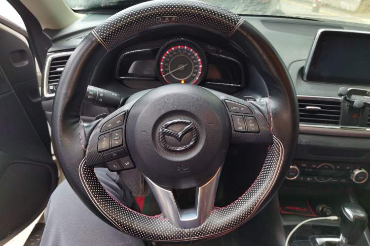 Used Mazda Mazda 3 Axela 2014 Sedan 2.0L Automatic Sport Model