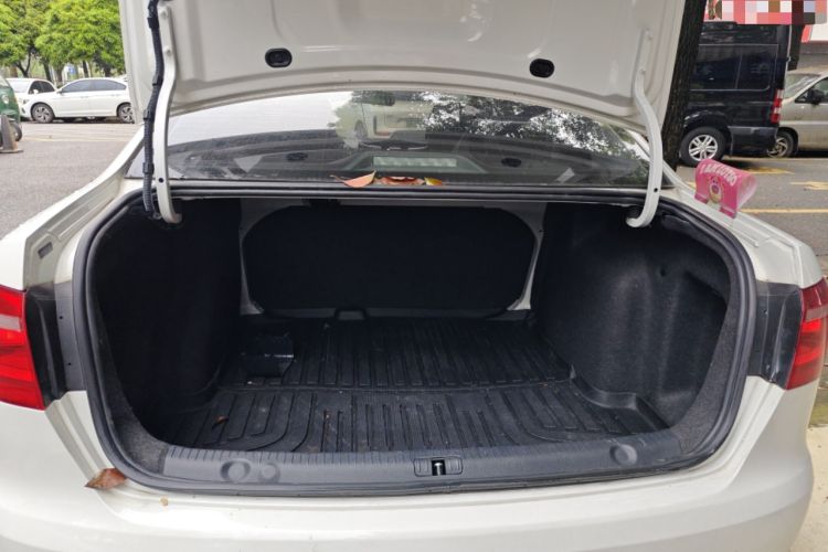 Used Volkswagen Lavida 2013 Revised Classic 1.6L Automatic Fashion Edition Trunk