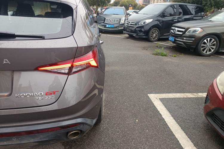 Used Skoda Kodiaq GT 2019 TSI330 Two-Wheel-Drive Comfort Edition China VI Right Rear Taillight