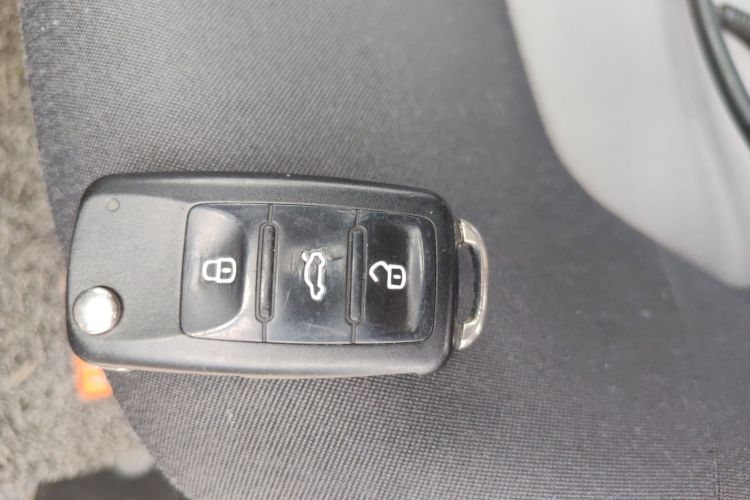 Used Skoda Rapid 2016 1.6L Manual Front-Wheel-Drive Version Vehicle Key