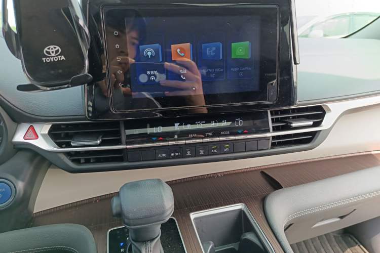 Used Toyota Granvia 2023 2.5L Hybrid Comfort Edition Audio And AC Panel