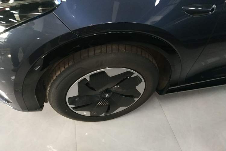 Used IM LS7 2023 90 kWh Elite All-Wheel-Drive Version
