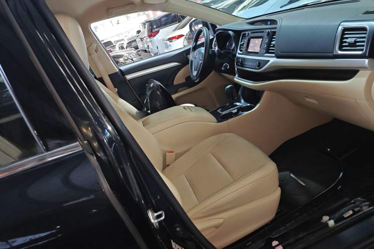 Used Toyota Highlander 2021 2.0T Two-Wheel Drive Elite Version 7-Seater Right Front Seat