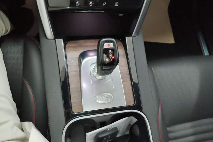 Used Land Rover Discovery Sport 2020 249 PS R-Dynamic Performance Edition Gear Lever