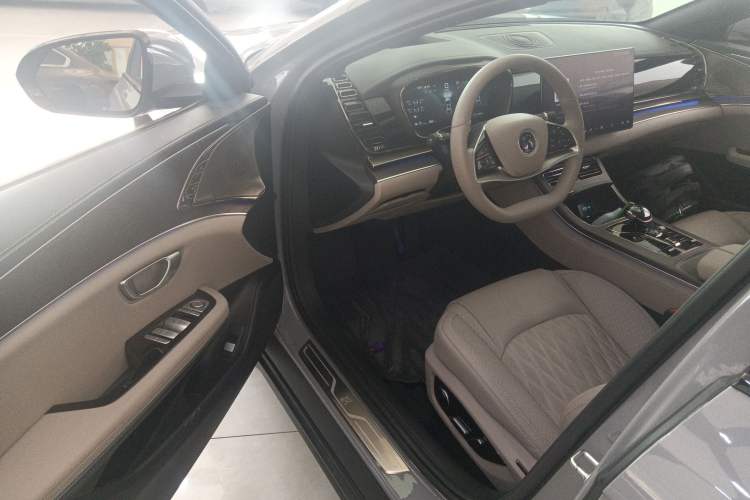 Used BYD Han 2025 EV with 701 km of Laser Radar-Enabled Intelligent Driving