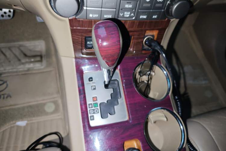 Used Toyota Highlander 2011 2.7L Two-Wheel Drive 7-Seater Luxury Edition
