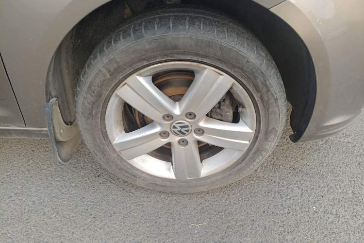 Used Volkswagen Touran 2015 1.4T Manual Fashion Edition 5-Seater Right Front Wheel Hub