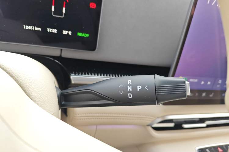 Used VOYAH Dream 2025 PHEV Four-Wheel-Drive Flagship Kunpeng Edition Gear Lever