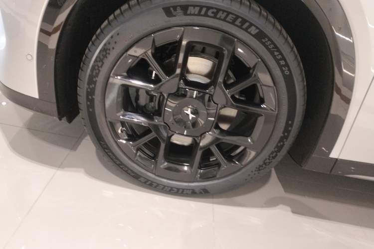 Used XPeng G7 2025 702 Max Left Front Wheel Hub