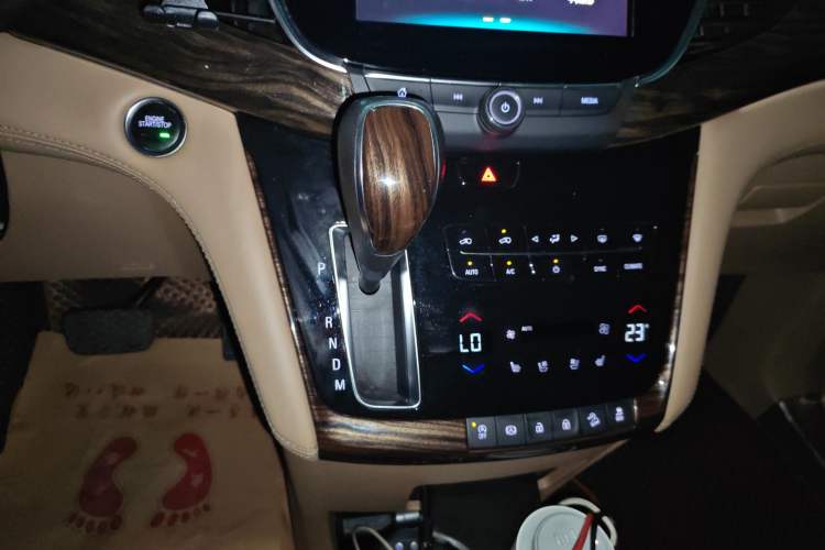 Used Buick GL8 2017 ES 28T Flagship Model China V Standard Gear Lever