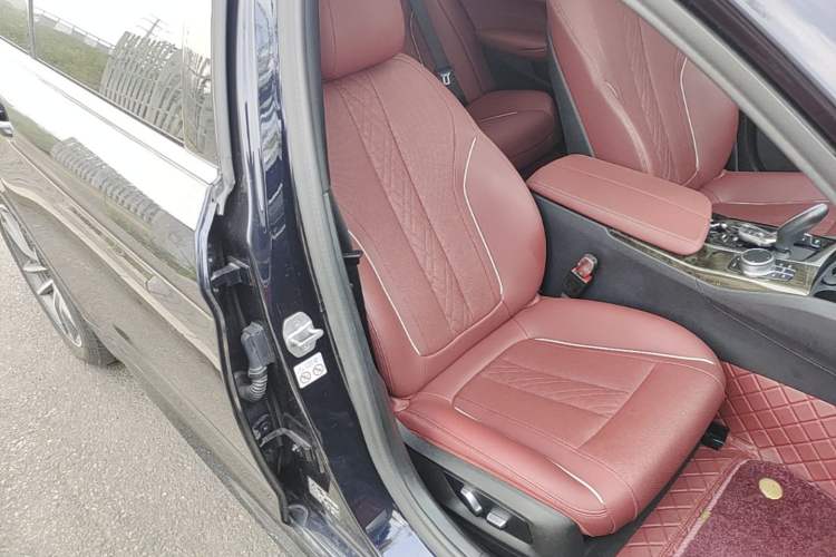 Used BMW 5 Series 2021 Facelifted 525Li M Sport Package Right Front Seat