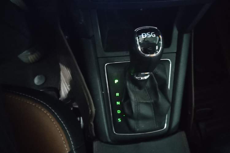 Used Skoda Yeti 2016 1.4TSI DSG Advanced Edition Gear Lever