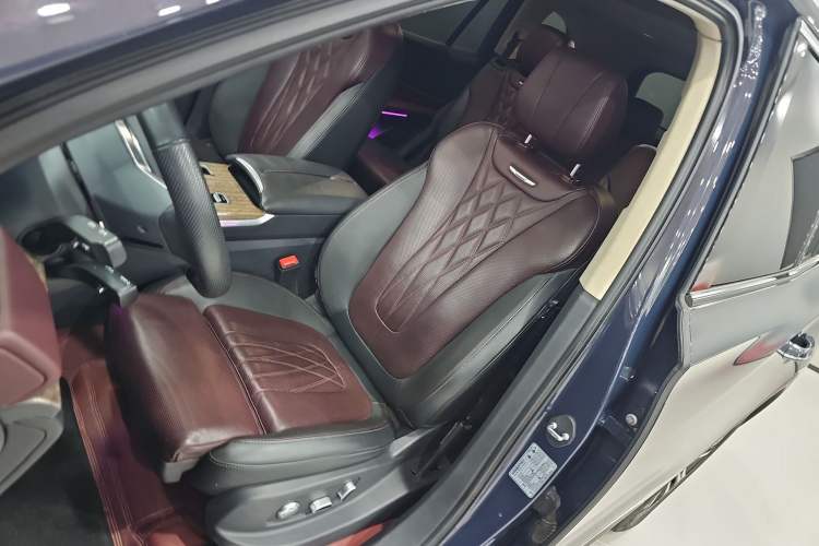 Used Hongqi HS7 2023 2.0T Automatic All-Wheel-Drive Flagship Edition Six Seats
