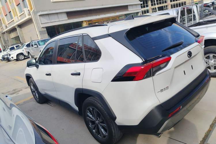 Used Toyota RAV4 2023 2.0L CVT Two-Wheel Drive Fashion Plus Edition
