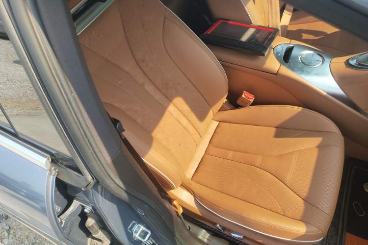 Used ORA Lightning Cat 2022 555 km Luxury Edition Right Front Seat