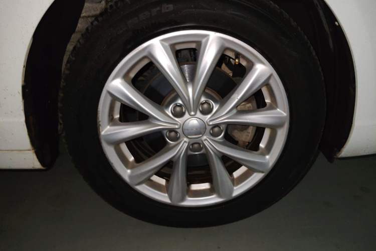 Used Roewe i5 2020 1.5L Automatic 4G Connected Linghao Edition Right Front Wheel Hub