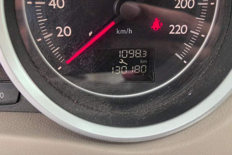 Used Peugeot 508 2012 2.0L Automatic Smart Enjoyment Version Odometer Close Up