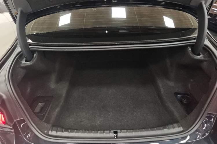 Used BMW 5 Series 2022 Second Facelift 530Li Luxury Version M Sport Package Trunk