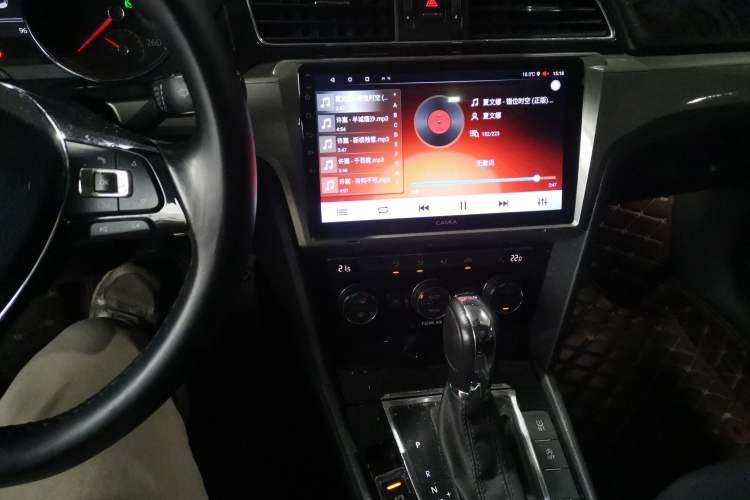 Used Volkswagen Lamando 2017 280TSI DSG Comfort Edition Audio And AC Panel