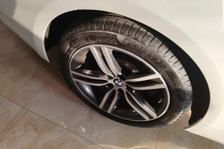 Used BMW 5 Series 2022 Updated 530Li Leading Edition Luxury Package Right Rear Wheel Hub