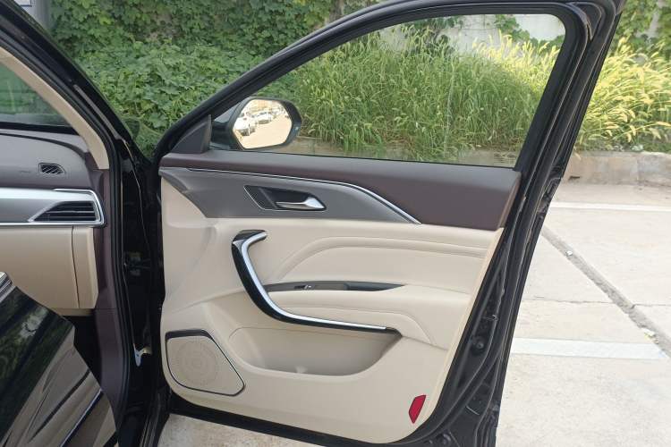 Used Bestune T77 2023 1.5T Automatic Luxury Model Interior 5