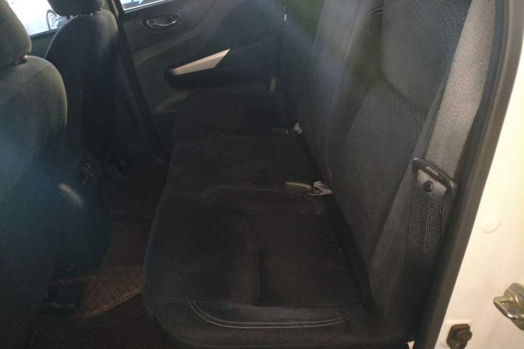 Used Nissan Navara 2017 2.5L Automatic 4x4 Luxury Edition QR25
