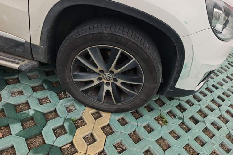 Used Volkswagen Tiguan 2015 1.8TSI Automatic Two-Wheel Drive Luxury Model Right Front Wheel Hub