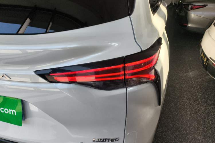 Used Toyota Sienna 2024 2.5L Hybrid Four-Wheel Drive Prestige Edition