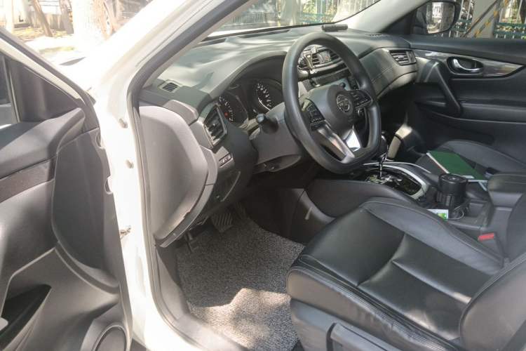 Ojetý Nissan X-Trail 2017 2.0L CVT Comfort Edition 2WD