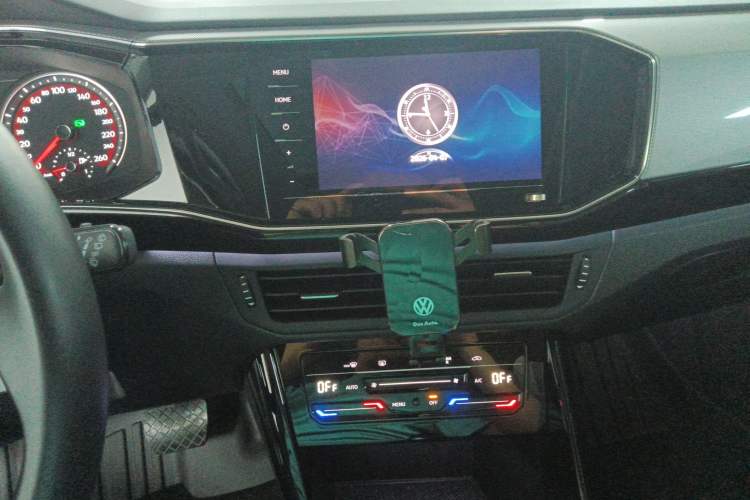 Used Volkswagen Tayron 2022 330TSI Two-Wheel Drive Luxury Smart Connectivity Version Audio And AC Panel