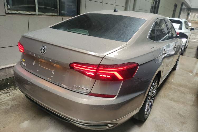 Used Volkswagen Passat 2020 330TSI Luxury Edition China VI
