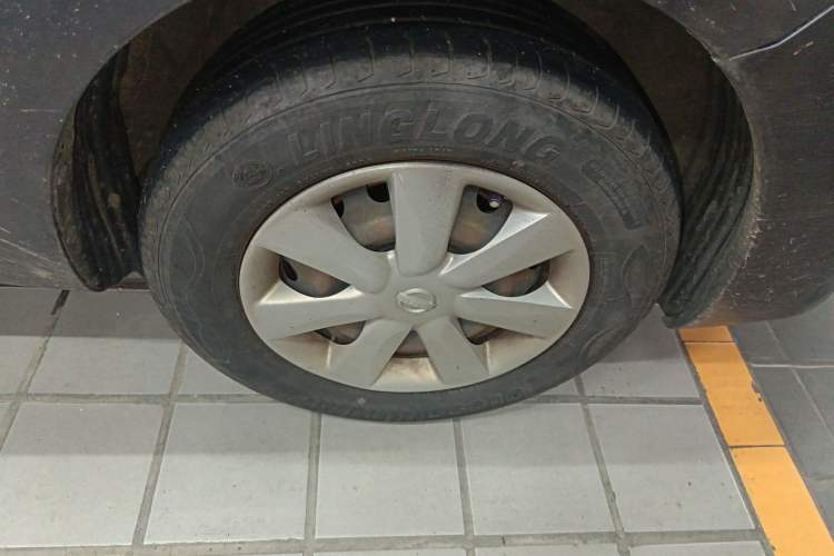 Used Nissan Sunny 2015 1.5XE CVT Comfort Edition Right Front Wheel Hub