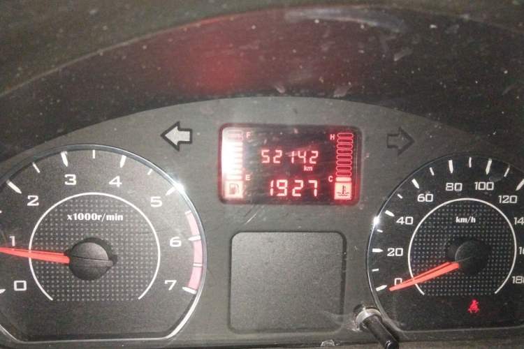 Used Wuling Rongguang V 2018 1.5L Practical Version Odometer Close Up