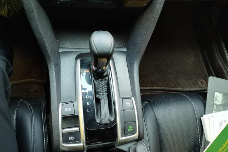 Used Honda Civic 2016 220TURBO CVT Luxury Edition
