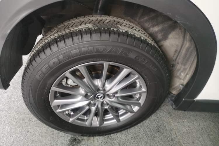 Used Mazda CX-5 2020 Revised Version 2.0L Automatic Two-Wheel Drive ZhiZun Trim Right Rear Wheel Hub