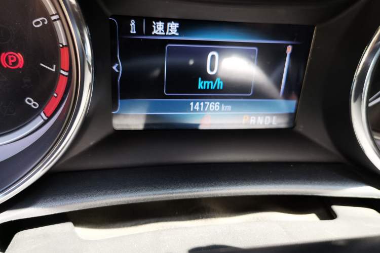 Used Buick Verano 2017 Sedan 20T Dual-Clutch Leading Model Odometer Close Up