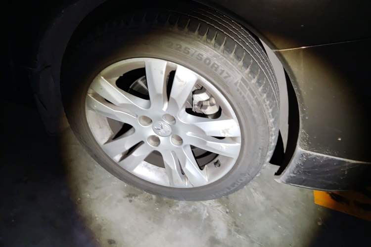 Used Peugeot 3008 2013 2.0L Automatic Trend Edition Right Front Wheel Hub