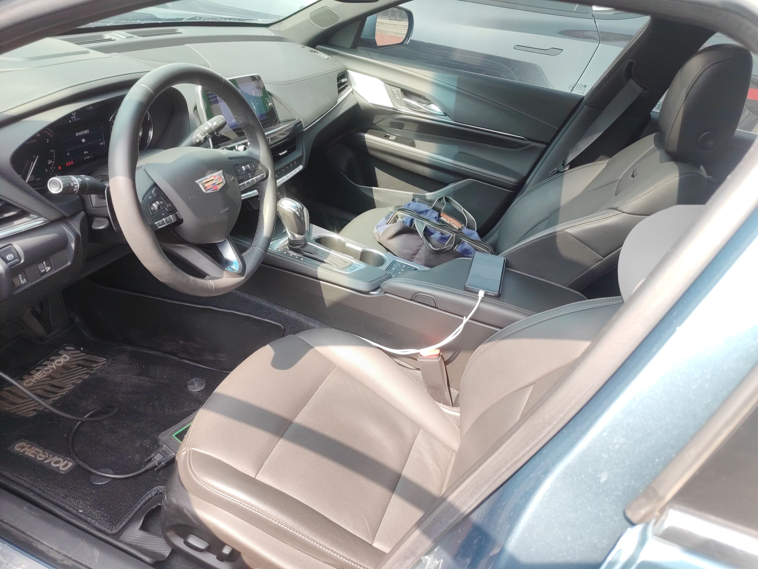 Переднее сиденье в автомобиле