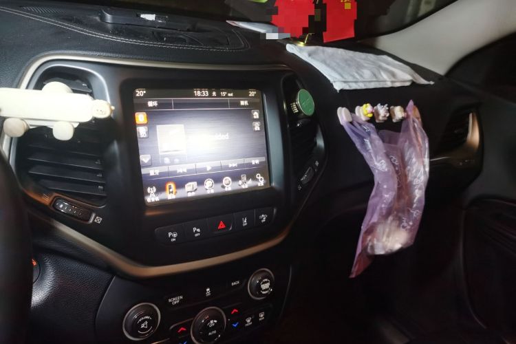 Used Jeep Cherokee 2014 2.4L Luxury Edition Audio And AC Panel