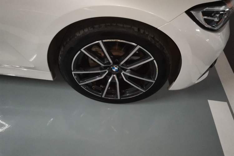 Used BMW 3 Series 2022 325Li M Sport Package Right Front Wheel Hub