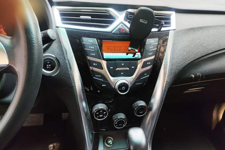 Used BYD F3 2016 1.5L Automatic Luxury Model Audio And AC Panel