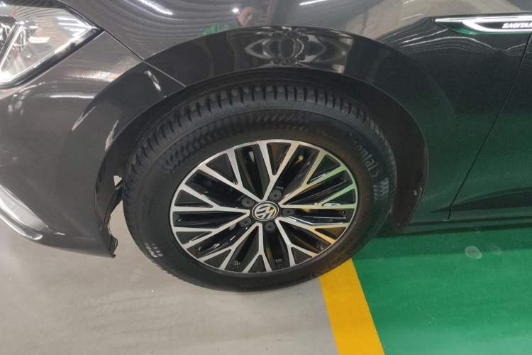 Used Volkswagen Sagitar 2021 200TSI DSG Comfort Connect Edition Left Front Wheel Hub