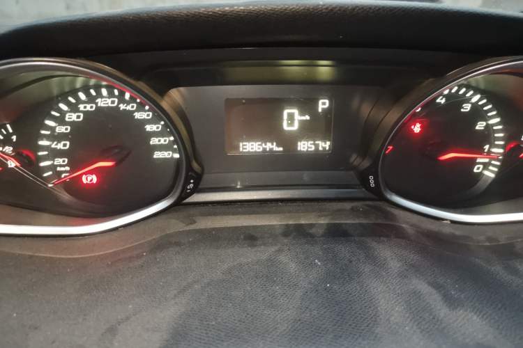 Used Peugeot 308S 2015 1.2T Automatic Jingchi Edition Odometer Close Up