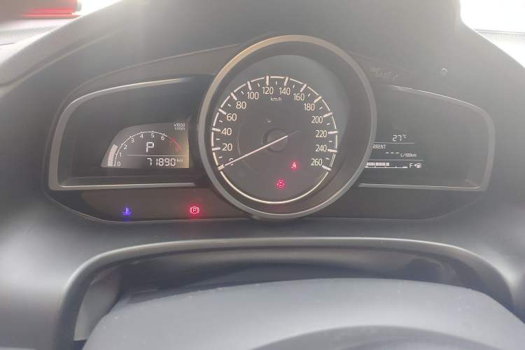 Used Mazda 3 Axela 2017 Sedan 1.5L Automatic Luxury Model Emission Standard China V Instrument Cluster