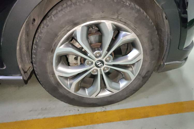 Used Hyundai Santa Fe Classic 2013 3.0L 4x4 Premium Edition 7-Seater Euro IV
