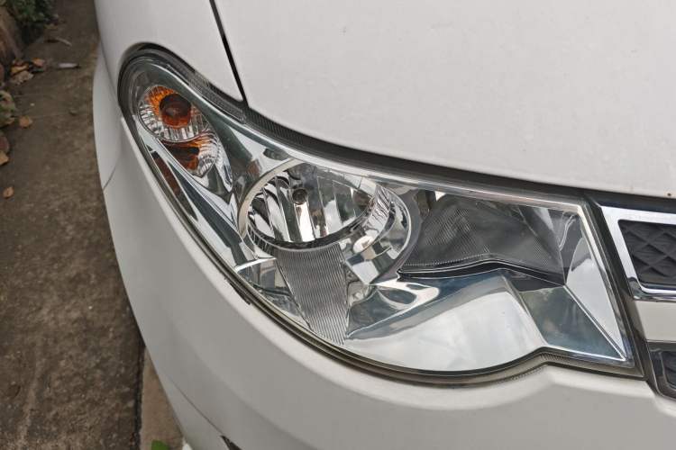 Used Wuling Hongguang 2016 1.5L S Comfort Version Right Front Headlight