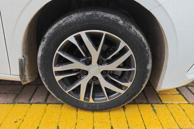 Used Geely Auto Emgrand 2023 4th Generation Champion Edition 1.5L Manual Luxury Model Right Front Wheel Hub